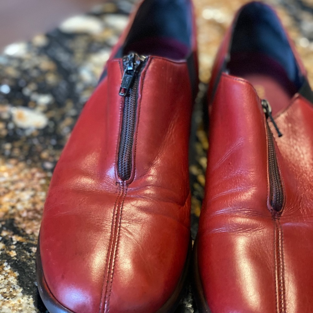 Women’s Munro 10N red with too zipper